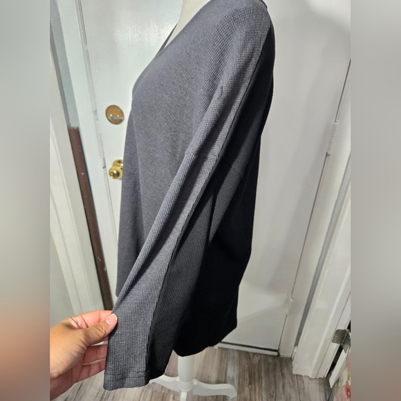 Suzanne Betro Gray/Black Knit Top Sz Large NWT - Picture 6 of 9